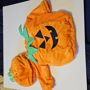 Adorable pumpkin costume 6-12 month